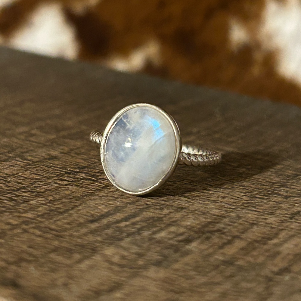 Elegant Silver Moonstone Ring